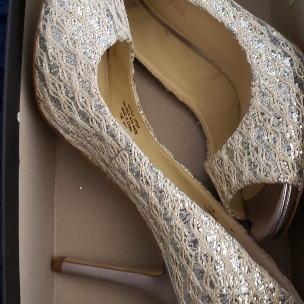 Women's shoes